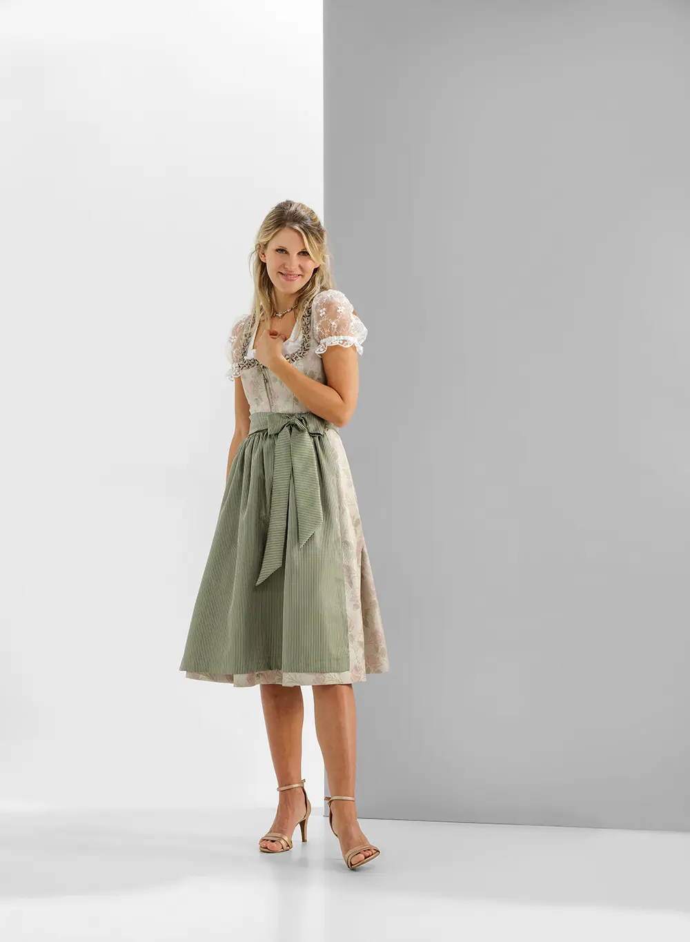 Trachtenkleid in Oliv, knielang