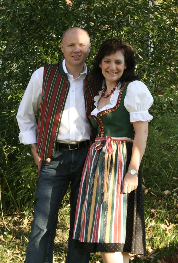 Manfred und Regina Silberschneider in Tracht