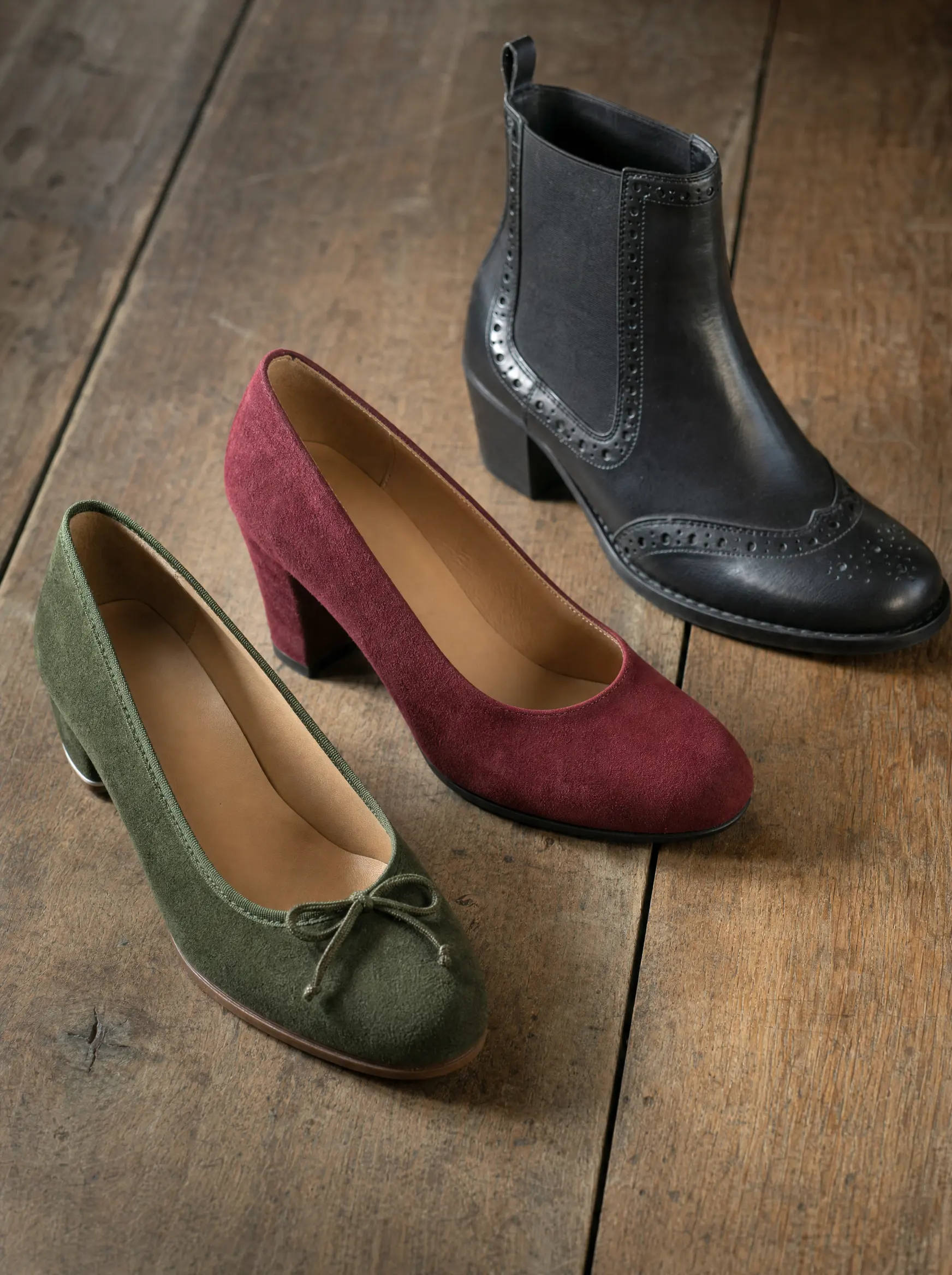 Damen-Trachtenschuhe in Loden, Rot und Schwarz